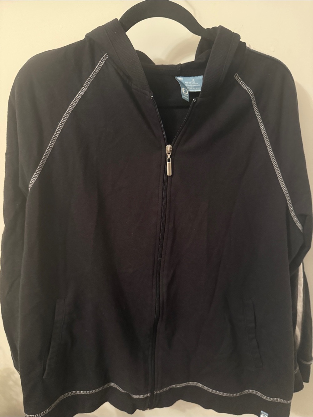 Women’s FUDA Black Zip up Jacket with Hood. Size 1X Excellent Condition